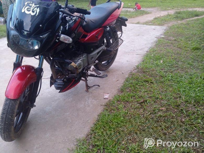 Bajaj Pulsar 150 . 2016