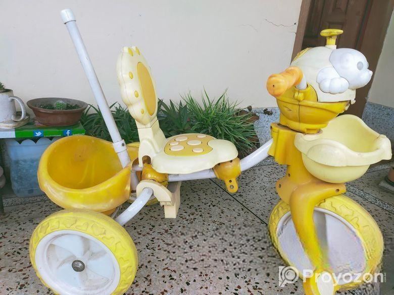 বাচ্চাদের তিন চাকার রিক্সা ।