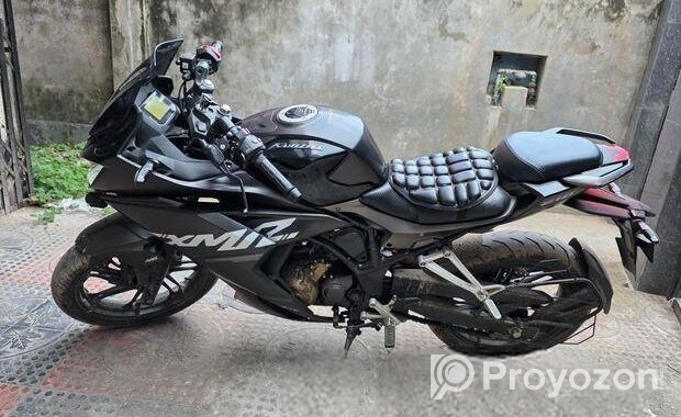 Hero Karizma XMR 210 . 2024