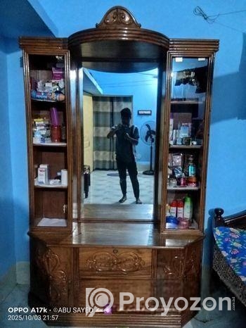 ড্রেসিং টেবিল