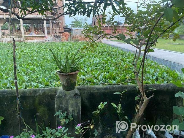 রাস্তা পাশেই দক্ষিনমূখী আবাসিক এলাকায় জমি বিক্রয় হবে।