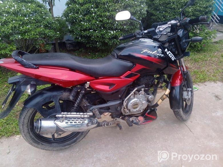 Bajaj Pulsar 150 . 2016
