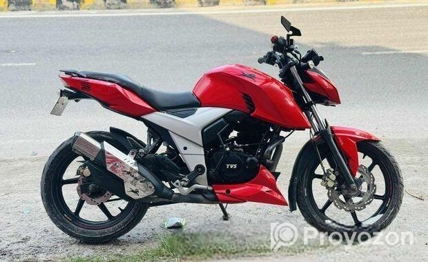 TVS Apache RTR . 2022
