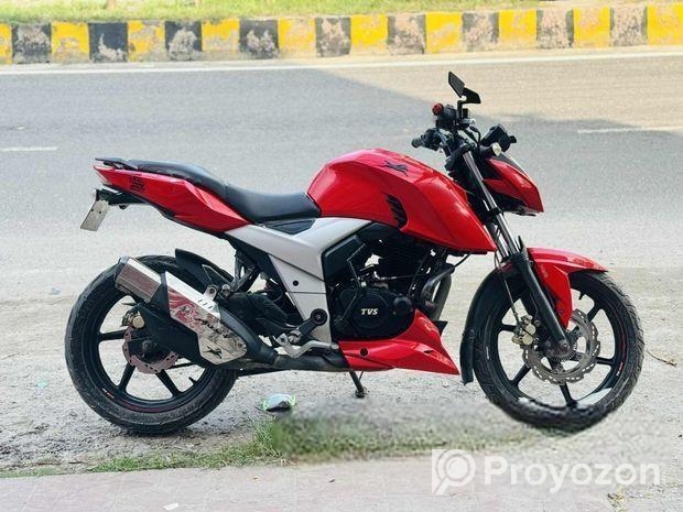 TVS Apache RTR . 2022