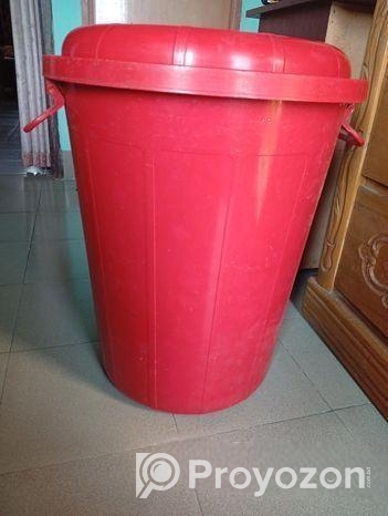 এলনিনো হ্যান্ড ফিডিং বেবি