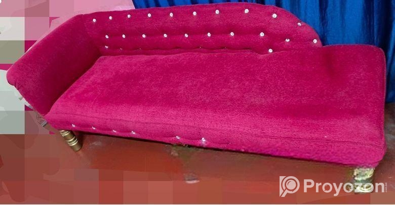 সেগুন কাঠের তৈরি ডিভান