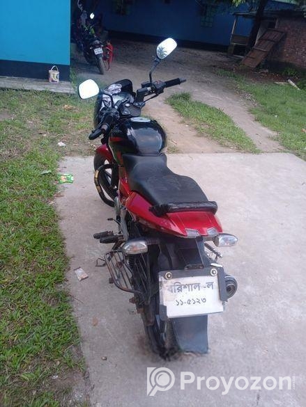 Bajaj Pulsar 150 . 2016