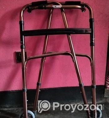 ২ চাকা বিষিষ্ট ওয়াকার। বয়স্ক রোগীদের জন্য।