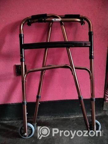২ চাকা বিষিষ্ট ওয়াকার। বয়স্ক রোগীদের জন্য।