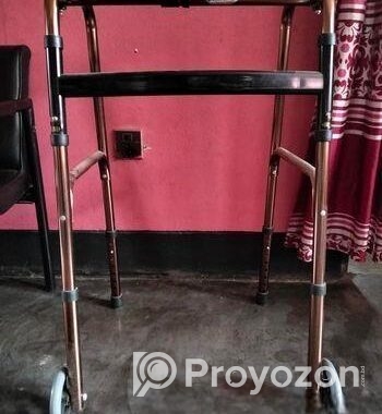২ চাকা বিষিষ্ট ওয়াকার। বয়স্ক রোগীদের জন্য।