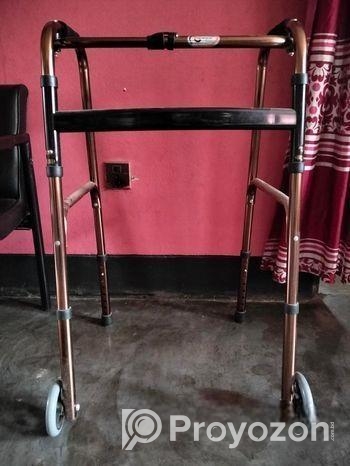 ২ চাকা বিষিষ্ট ওয়াকার। বয়স্ক রোগীদের জন্য।