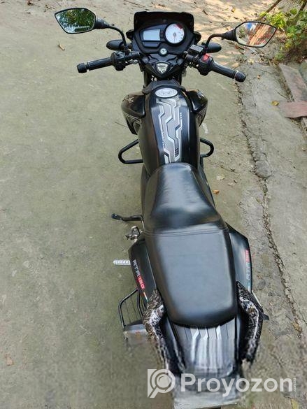 TVS APACHE RTR 150 . 2017