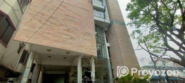 রাজশাহী-স্টেশনরোড সংলগ্ন কমার্শিয়াল ভবন বিক্রয় হইবে