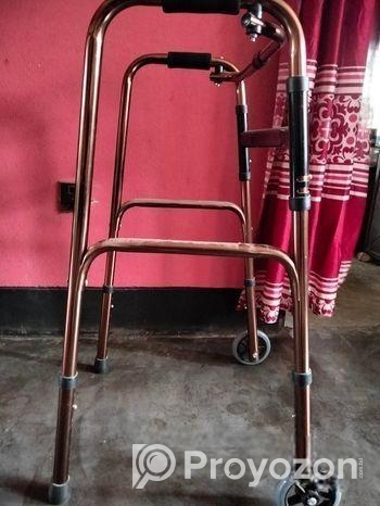 ২ চাকা বিষিষ্ট ওয়াকার। বয়স্ক রোগীদের জন্য।