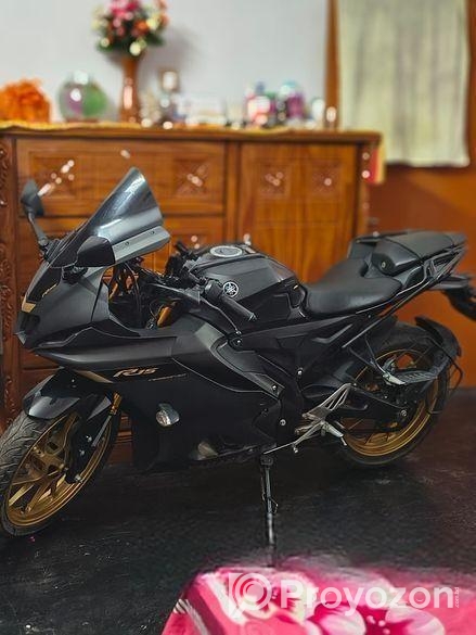 Yamaha R15 V4 . 2022
