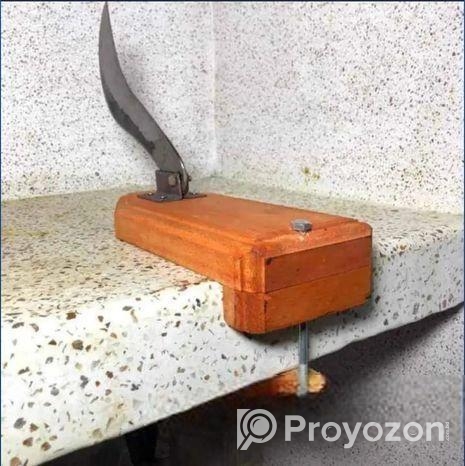 দাঁড়িয়ে কাটার বটি