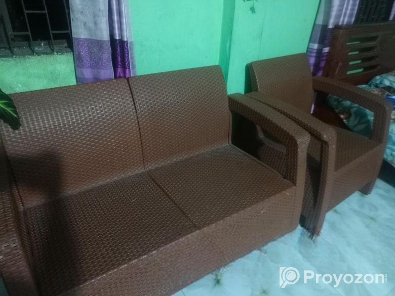 আরএফএল এর তিনপিচ সোফা বিক্রি করতে চাই।