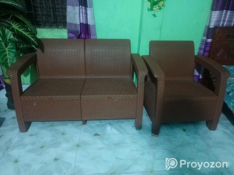 আরএফএল এর তিনপিচ সোফা বিক্রি করতে চাই।