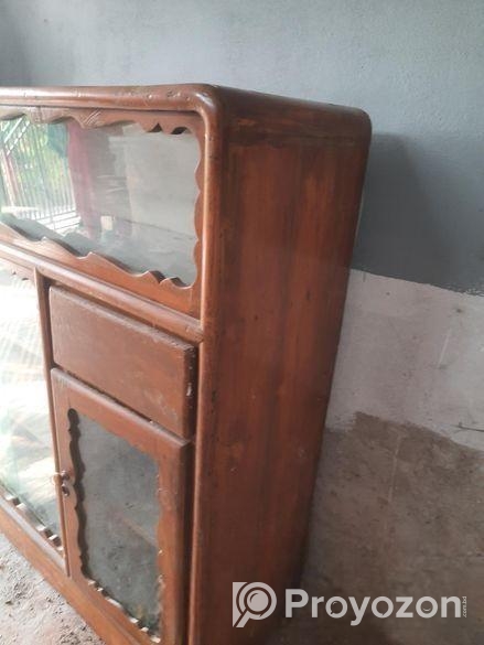 খুবই সুন্দর একটি ড্রেসিং টেবিল বিক্রি করা হয