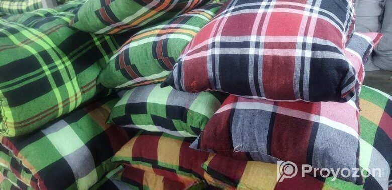 ল্যাপ 1 টা তোশক বালিশ 2 কোলবালিশ