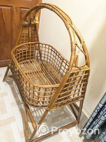 বেতের দোলনা