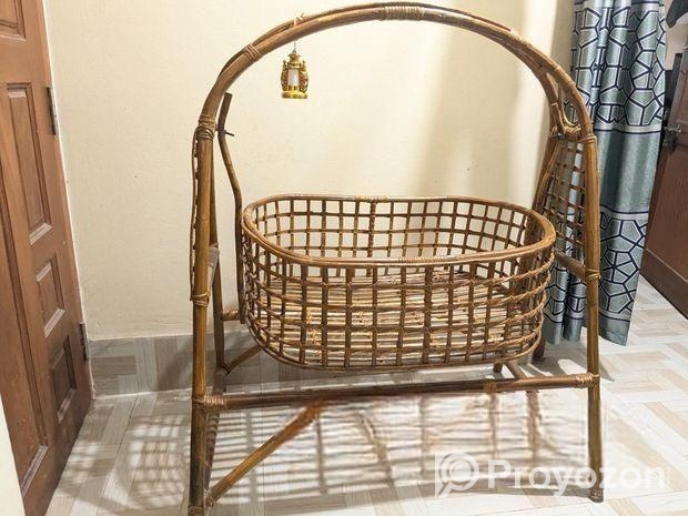 বেতের দোলনা