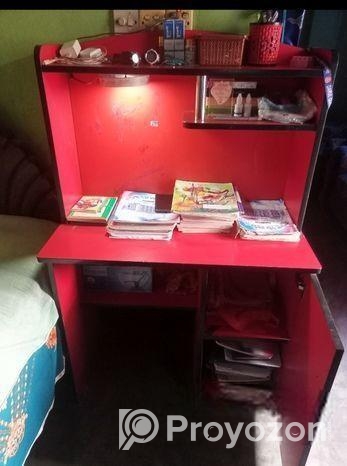 পড়ার টেবিল বিক্রি হবে