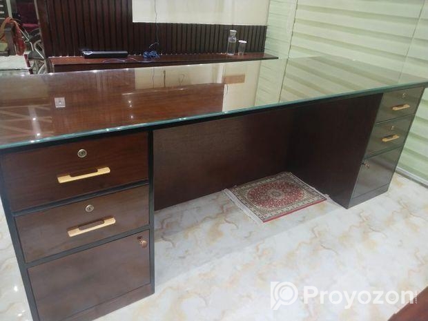 নতুন অফিসের জন্য বানানো হয়েছে এখন একটু বড় লাগছে তাই বিক্রি করা।