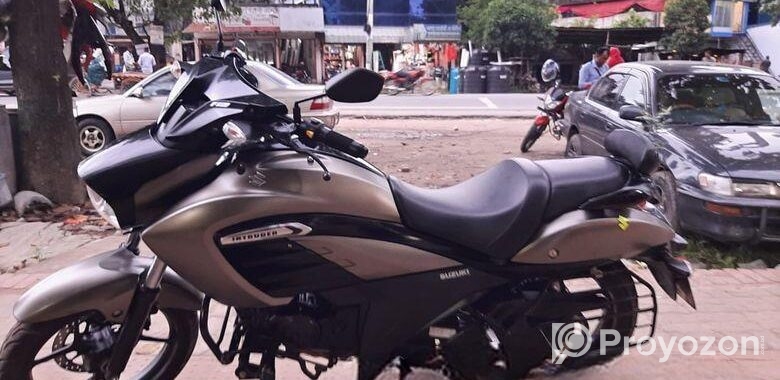 Suzuki Intruder . 2022