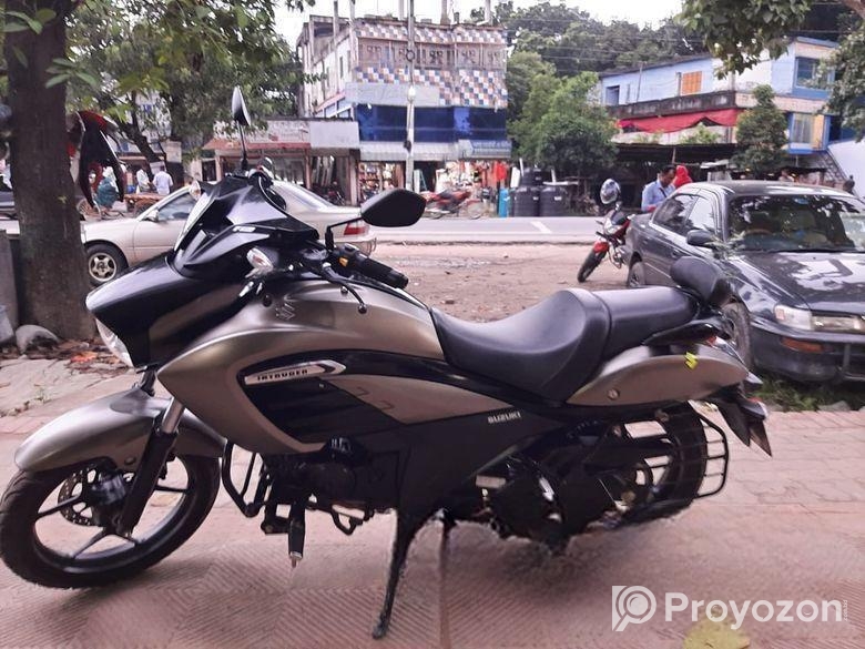 Suzuki Intruder . 2022