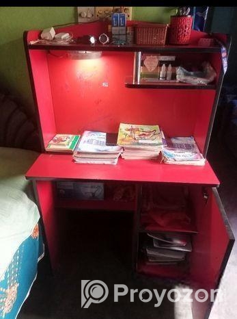 পড়ার টেবিল বিক্রি হবে