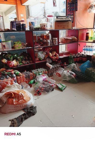 মুদি দোকানের মালামাল বিক্রি
