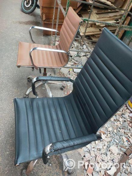 Office Chair & Table