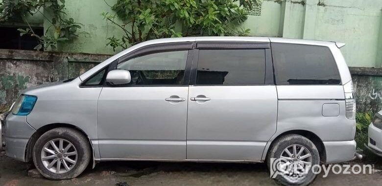 Toyota Noah x 2003