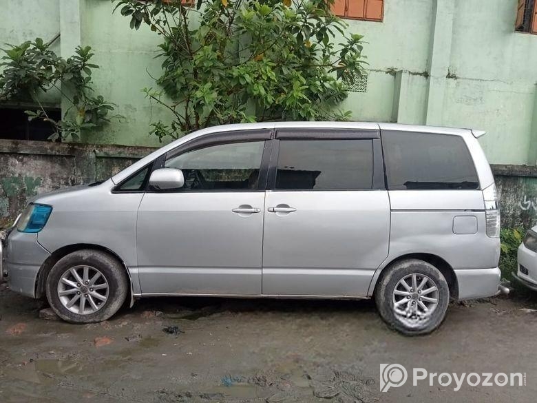 Toyota Noah x 2003