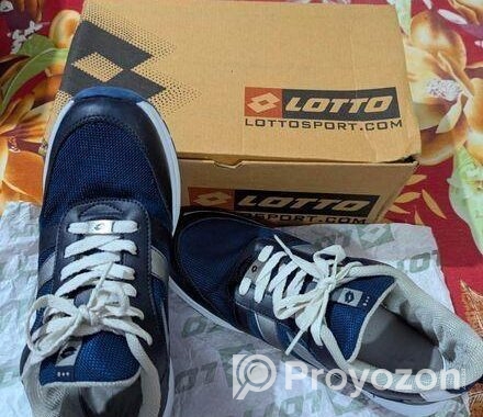 Lotto sports shoes