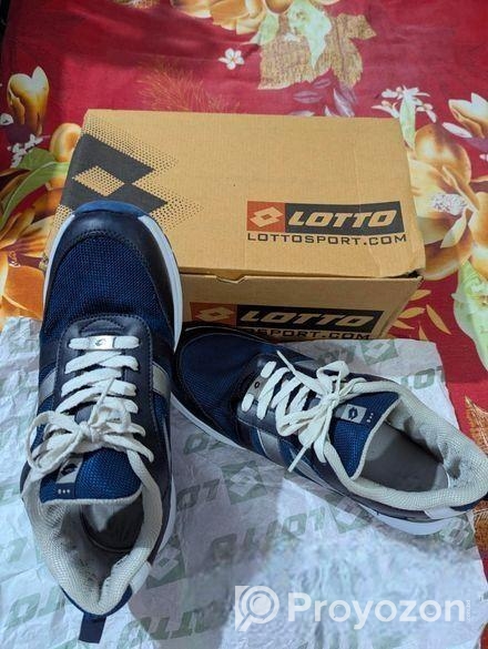 Lotto sports shoes