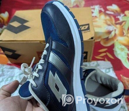 Lotto sports shoes
