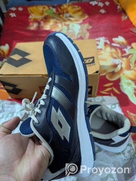 Lotto sports shoes