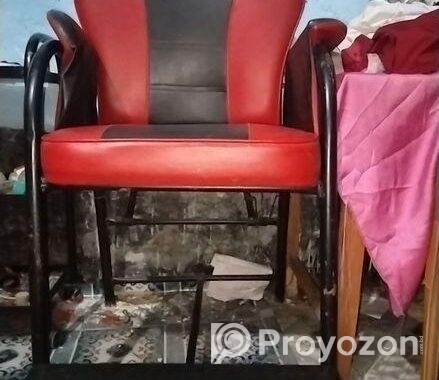 পার্লারের কাজের জিনিসপত্র।