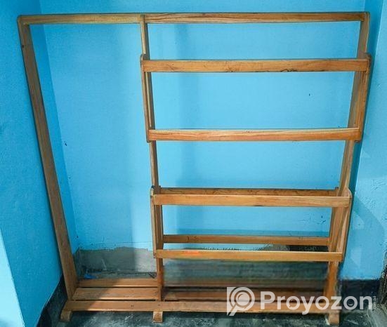 আলনা ও টেবিল