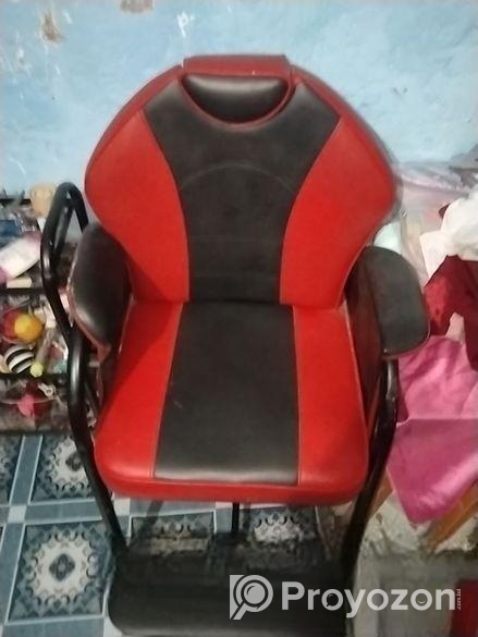 পার্লারের কাজের জিনিসপত্র।