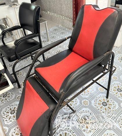 পার্লার চেয়ার আর শরঞ্জাম বিক্রি হবে