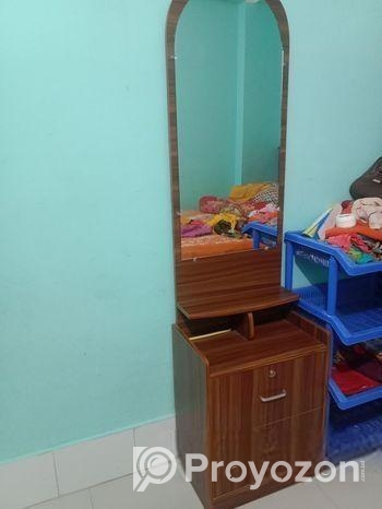 ড্রেসিং টেবিল