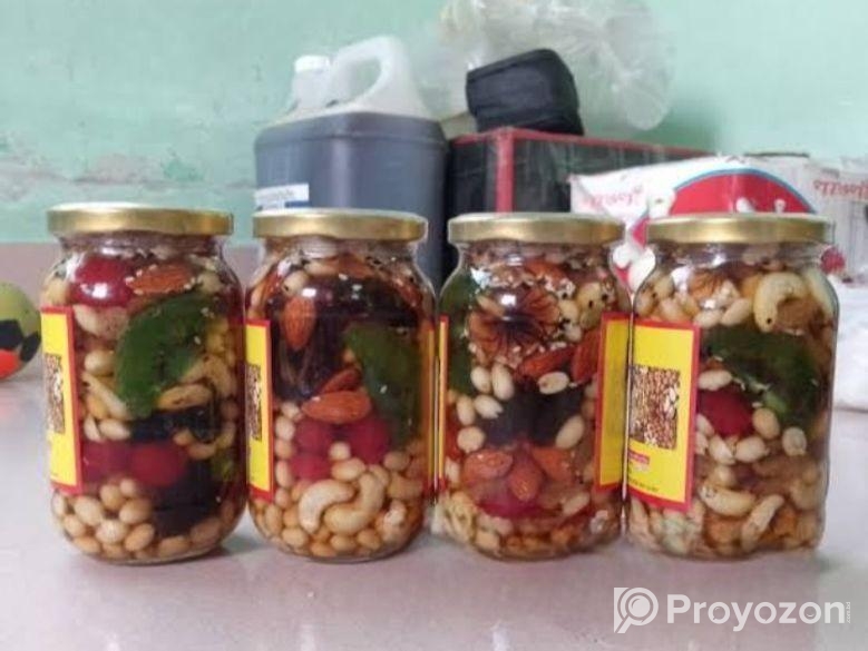 হানি নাট। মধুময় বাদাম