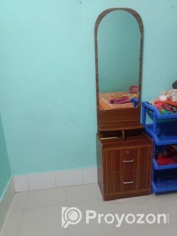 ড্রেসিং টেবিল