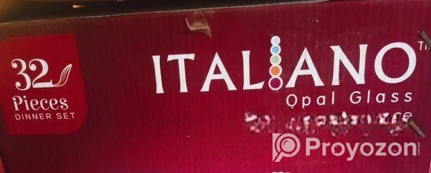 ৩২ পিস এর একটি ডিনার সেট।