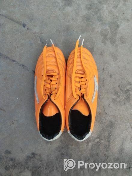 ফুটবল খেলার বুট