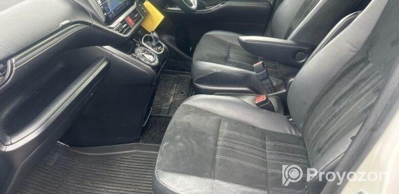 Toyota Esquire GI PREMIUM 2021