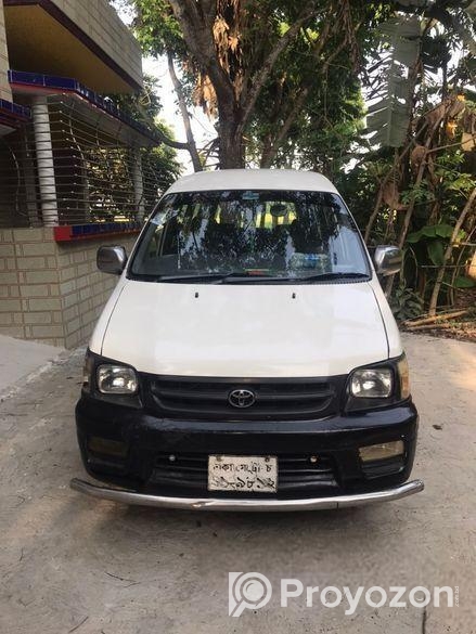 Toyota Noah Car 2003